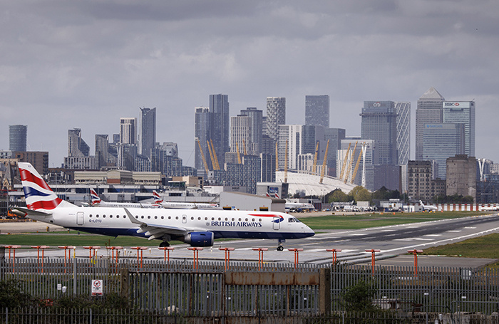    Самолет British Airways в аэропорту Лондон-Сити.Tolga Akmen/EPA/TASS