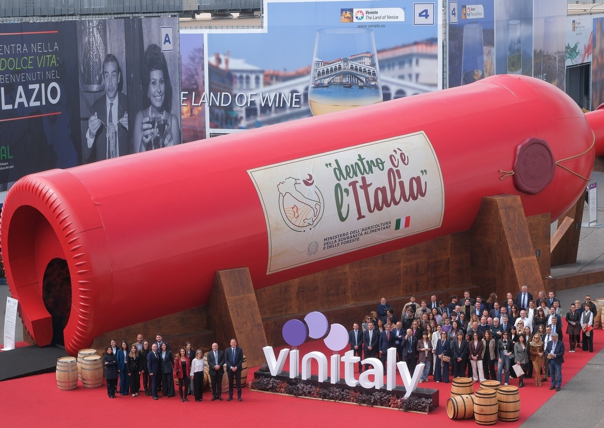    Vinitaly 2026: Италия в большой бутылке