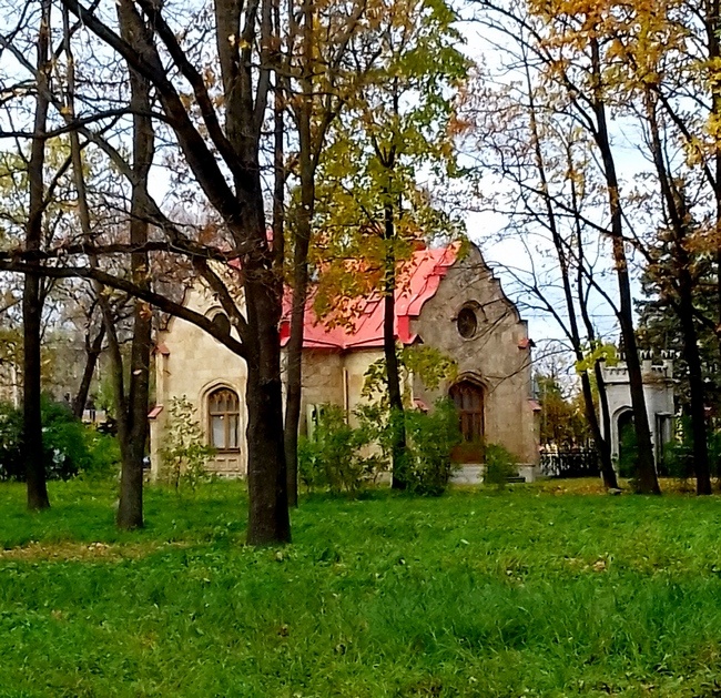 Домик Привратника в рловском парке /фото из личного архива, 2019/