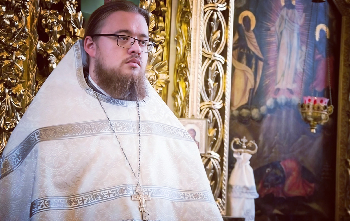 Александр Ермолин — иерей, настоятель храма Смоленской иконы Божией Матери в селе Соловцово и храма Блаженной Матроны и Ксении Петербургской в Казани.