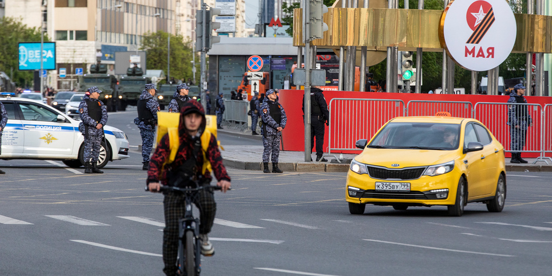 В Москве могут отключить интернет на три дня. Что делать таксистам и курьерам?