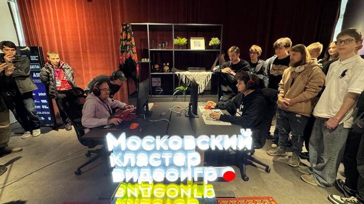  Ольга Страхова играет матч вместе со студентом Иваном Исаевым / Фото: Анатолий Цымбалюк / Вечерняя Москва