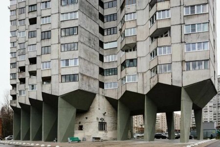 Зачем в СССР строили несуразные «дома на ножках»?