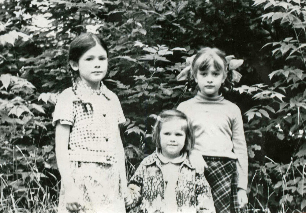 "Внучки с подругой", 1985 год. Фото: В.Скворцов.