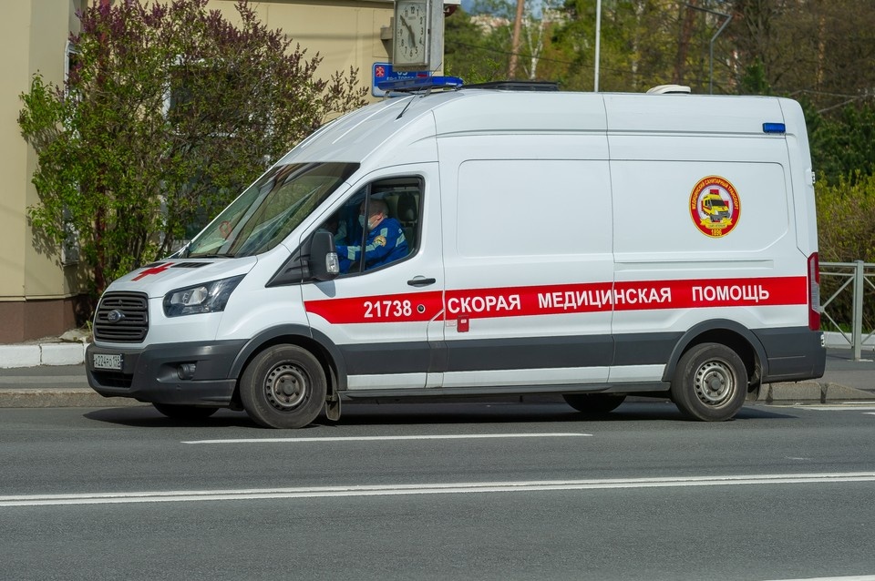    Девочку и курьера доставили в больницу. Олег ЗОЛОТО