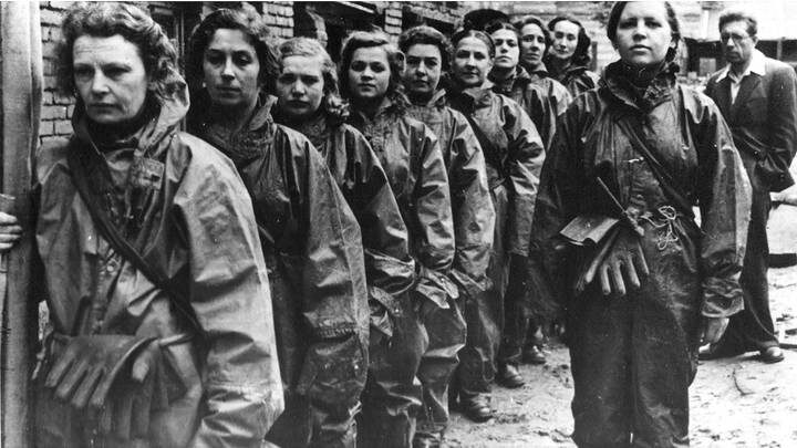 Учения по гражданской обороне во дворе театра в День Всевобуча / Фото: Е. Явно / Из архива МАМТ
