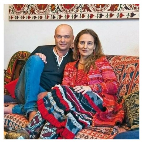 67-летний Андрей Смоляков постоянно ездит к жене Дарье Разумихиной в Англию