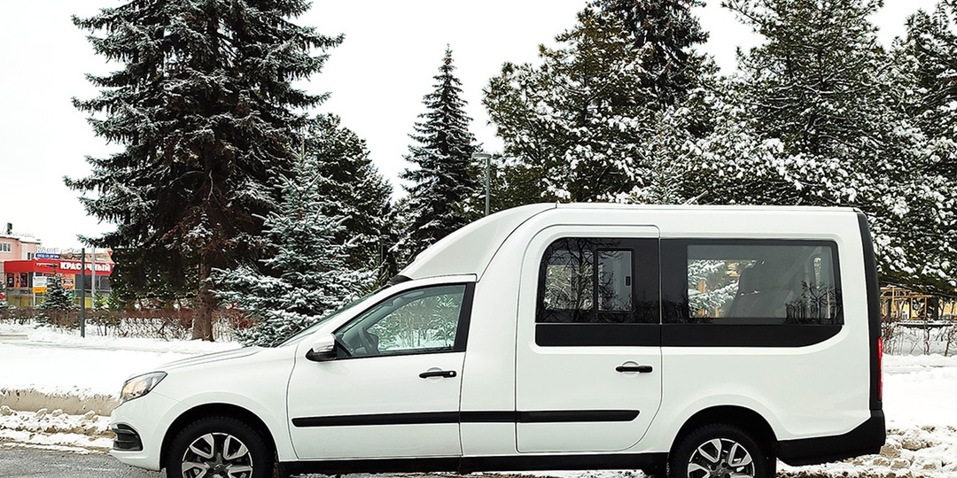АвтоВАЗ выпустил конкурента Lada Largus на базе Granta, который вмещает 8 человек и стоит от 1,85 млн рублей
