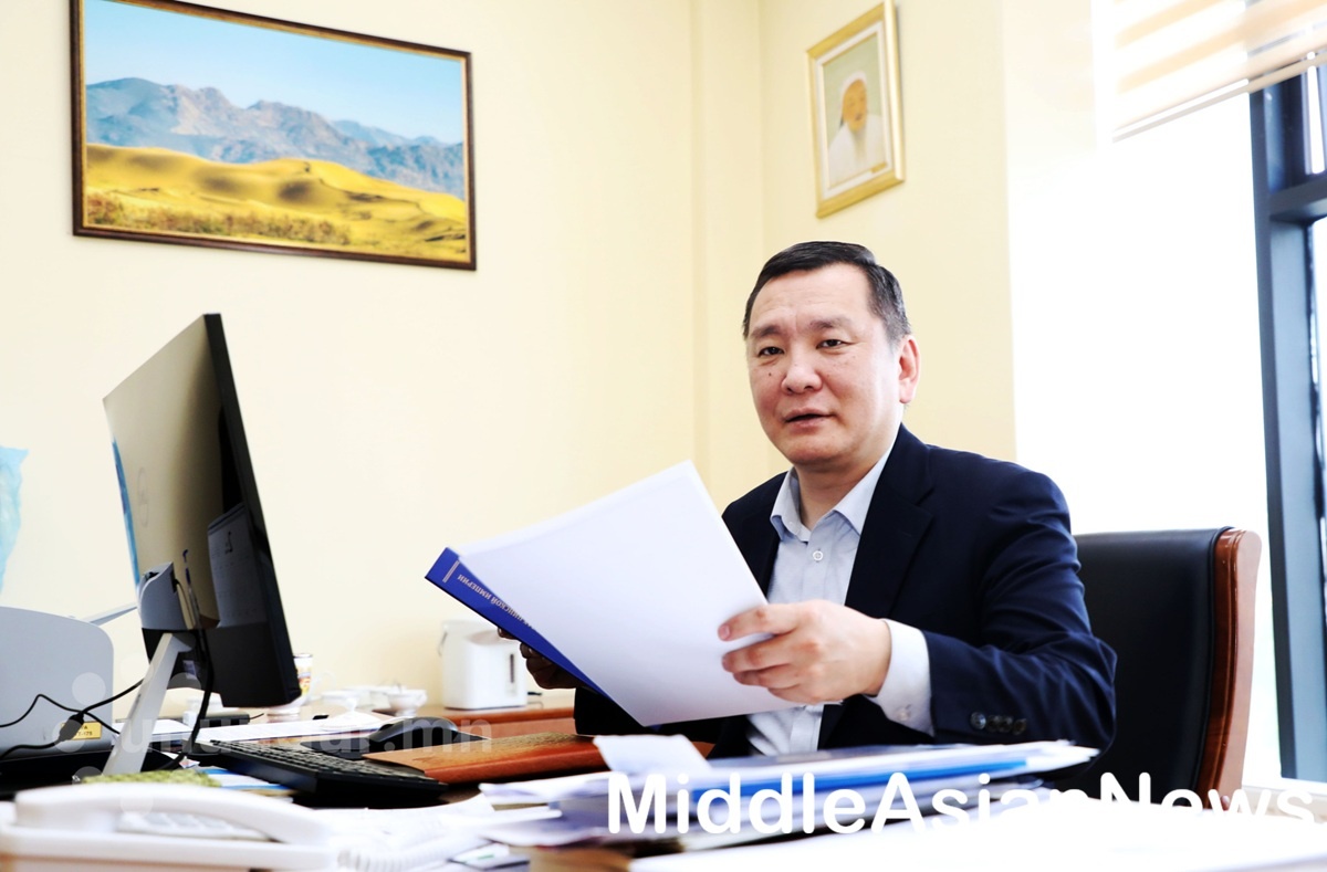 вице-президент Монгольской академии наук и академиком Цэрэндорж Цэгмэд