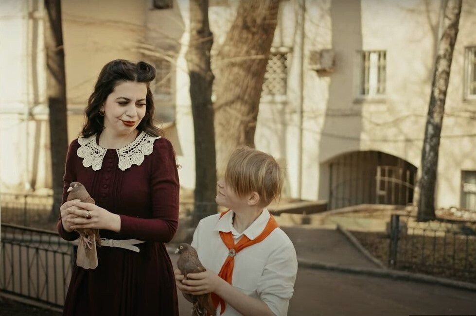 Юлия Линде. Улица Ручей   https://vkvideo.ru/video-24831014_456240720  Производство Corona Film