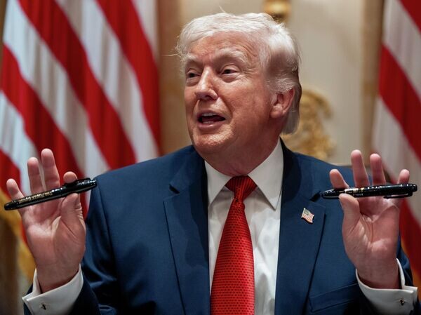 Трамп: Зеленский хитрит, пока США добиваются мира на Украине