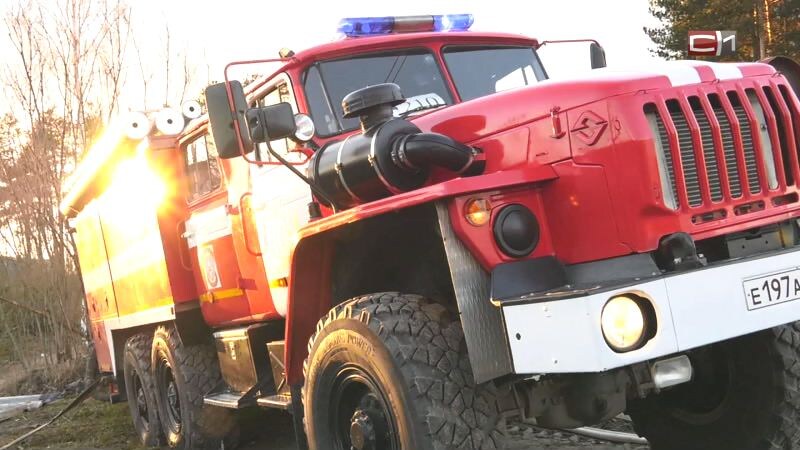    Автомобиль вспыхнул на Заячьем острове в Сургуте