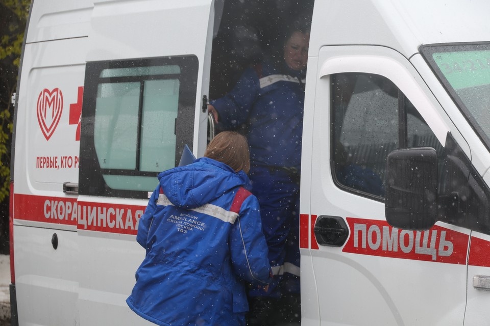    Женщина находится под завалами после частичного обрушения общежития под Калугой. Фото: Belkin Alexey/news.ru/Global Look Press