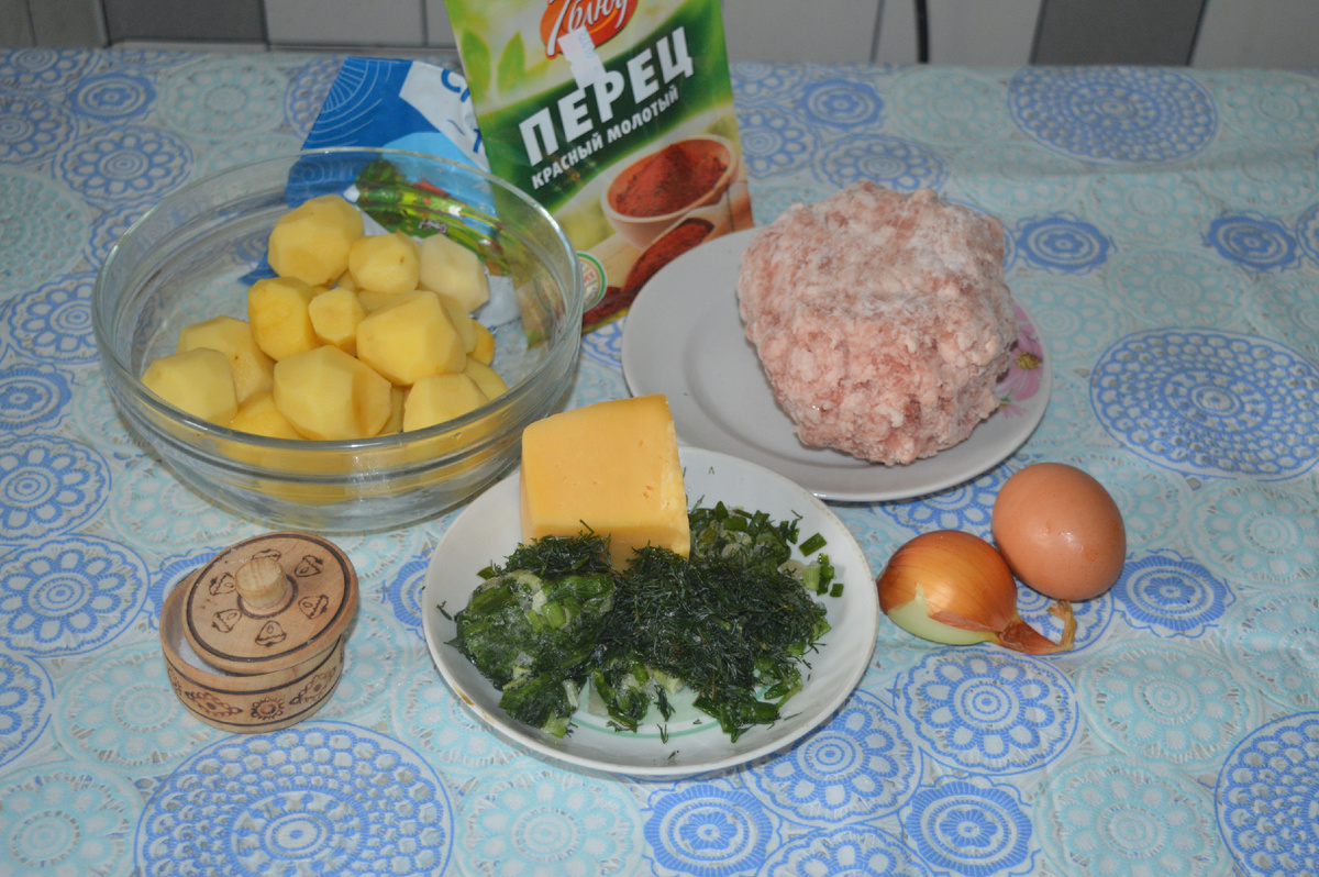 Картофельная запеканка с фаршем и зеленью. Шаг 1.