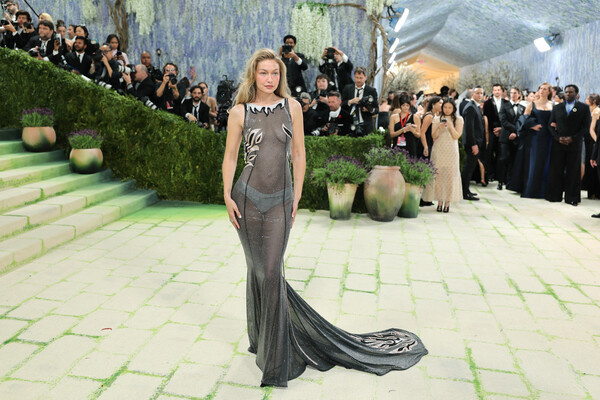 Супермодель Джиджи Хадид во время благотворительного бала Met Gala в Метрополитен-музее, Нью Йорк, США, 4 мая 2026 года / Daniel Cole/Reuters   📷