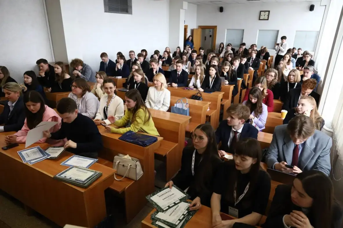 Международные команды студентов представили кейсы в рамках II Молодежного экономического форума Союзного государства.