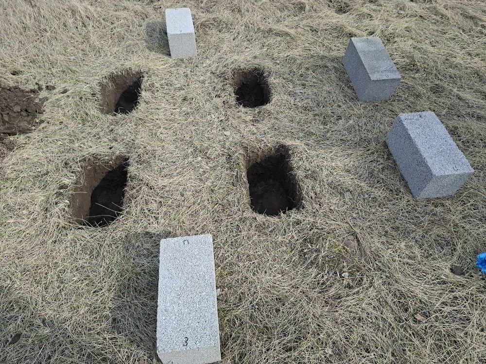 выкопали ямы