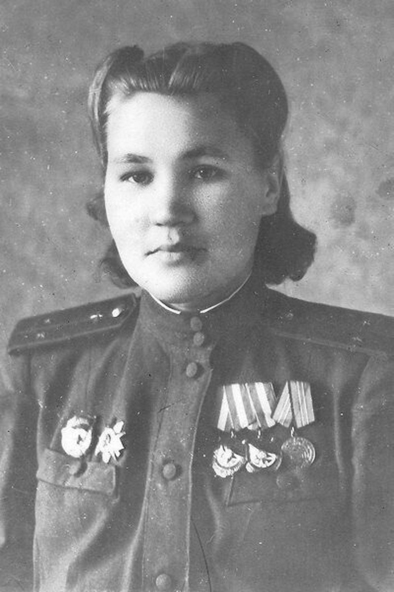 Лейтенант авиации Анна Дудина. Фотография 1945 г. 