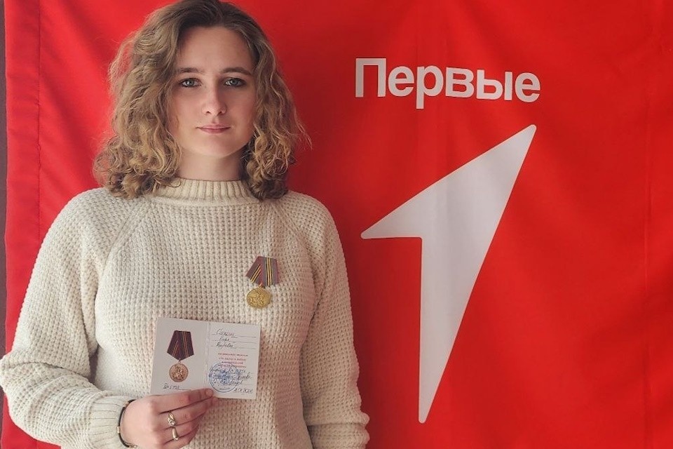    Кира стала первой школьницей Херсонщины, награжденной медалью «За вклад в победу в специальной военной операции» Личный архив героя публикации