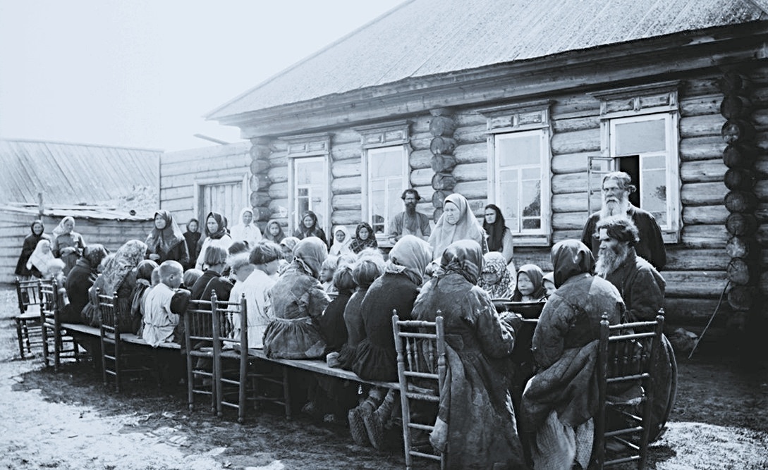 Деревенское застолье.