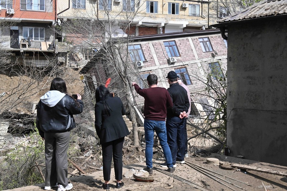    Пострадавшим от потопа в Чечне и Дагестане начали выплачивать соцвыплаты Владимир ВЕЛЕНГУРИН