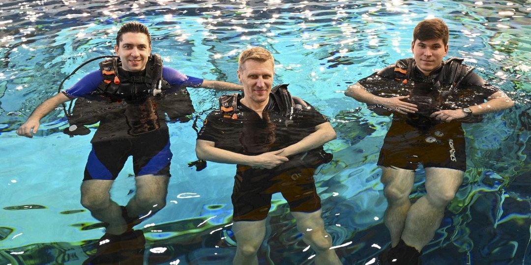 Водолазы Центра подготовки космонавтов отмечают профессиональный праздник