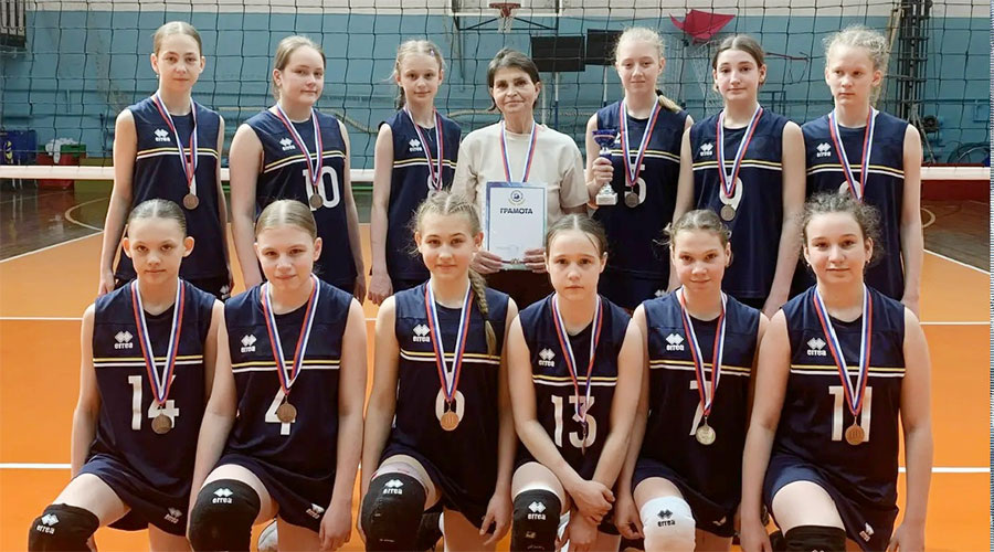 Полевчанки стали бронзовыми призёрами финала Первенства Свердловской области по волейболу среди девушек до 14 лет в апреле 2026 года/ Фото из личного архива Ирины Комаровой