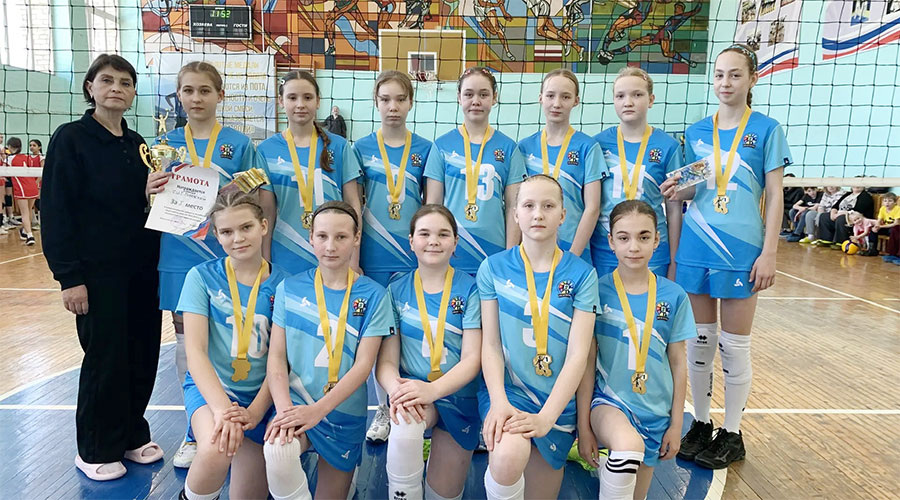 Команда Полевской спортивной школы одержала уверенную победу на Межрегиональном турнире по волейболу среди девушек 2014–2015 годов рождения, опередив шестерых соперников