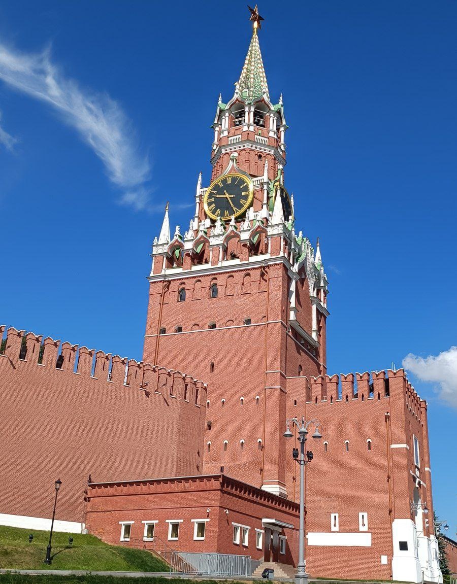    Московский Кремль закроет двери для посетителей в День Победы