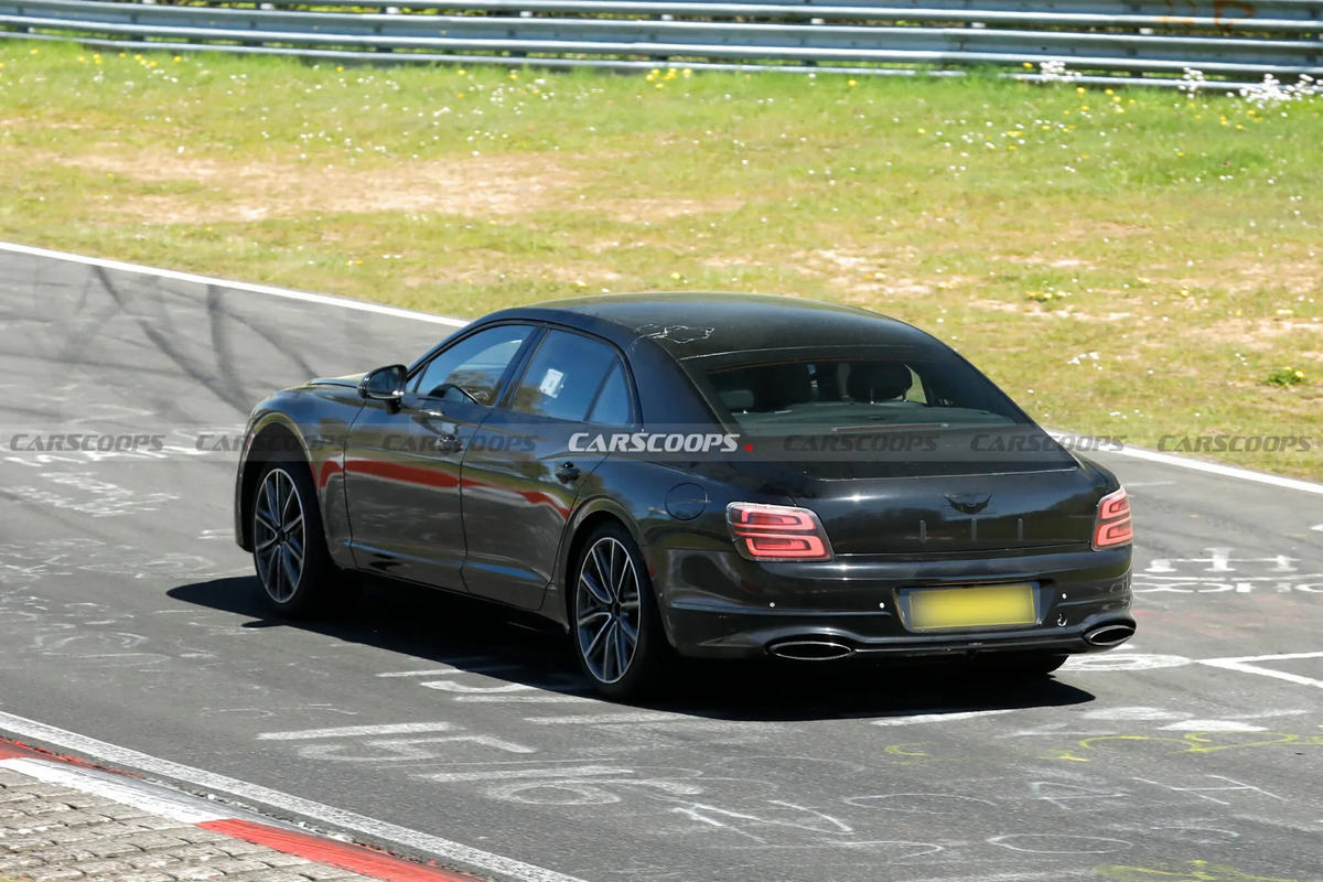    Bentley Flying Spur получил обновленную оптику