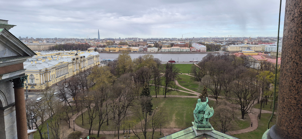Вид на центр Санкт-Петербурга с колоннады Исаакиевского собора (личное фото)
