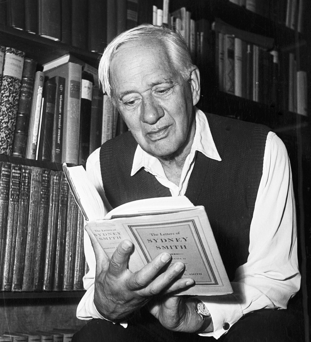 Корней Иванович Чуковский, поэт, писатель, переводчик, автор книги "Высокое искусство (принципы художественного перевода)"