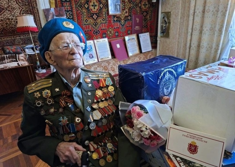 В Туле для ветерана Ивана Васильевича Федосеева устроили «Парад у дома»