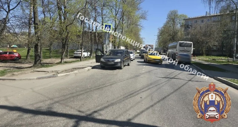    В Туле водитель Renault сбил женщину на пешеходном переходе на улице Гастелло материалы пресс-служб