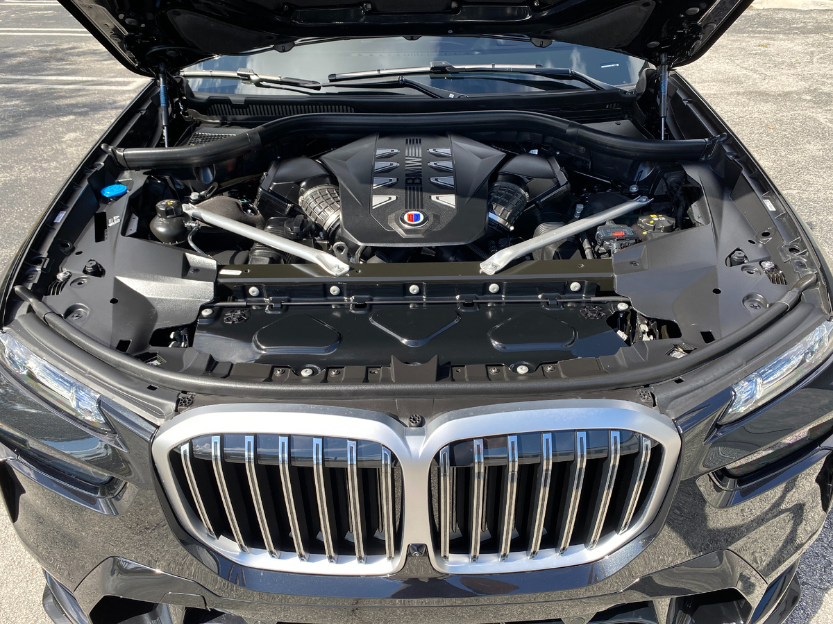 Двигатель Alpina XB7 основан на агрегате BMW S68, устанавливаемом на X5M и M5