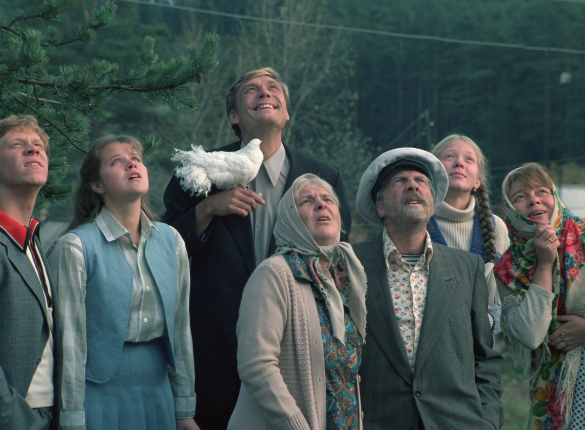 Кадр из кинофильма "Любовь и голуби", 1984 г., режиссер Владимир Меньшов, сценарист Владимир Гуркин, композитор Валентин Левашов (скриншот)