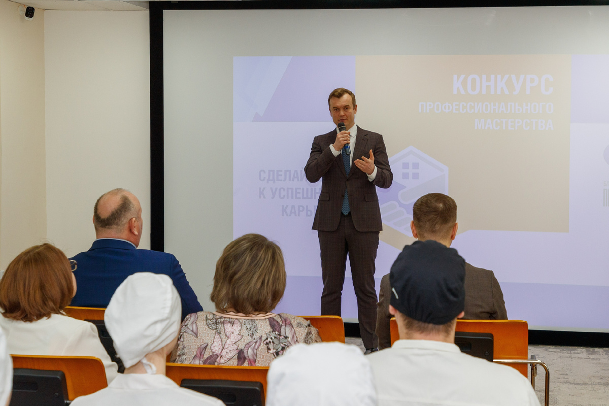Участников конкурса «Лучший по профессии» на право трудоустройства в профильные филиалы «Газпром добыча Надым» приветствовал заместитель генерального директора по управлению персоналом «Газпром добыча Надым» Андрей Тепляков