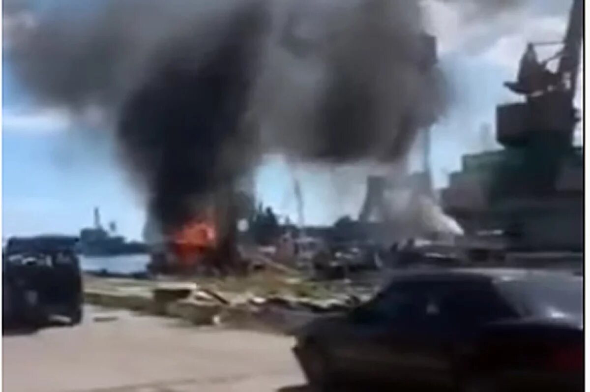    Под атаку в порту Большой Одессы попало судно под флагом Островов Кука.