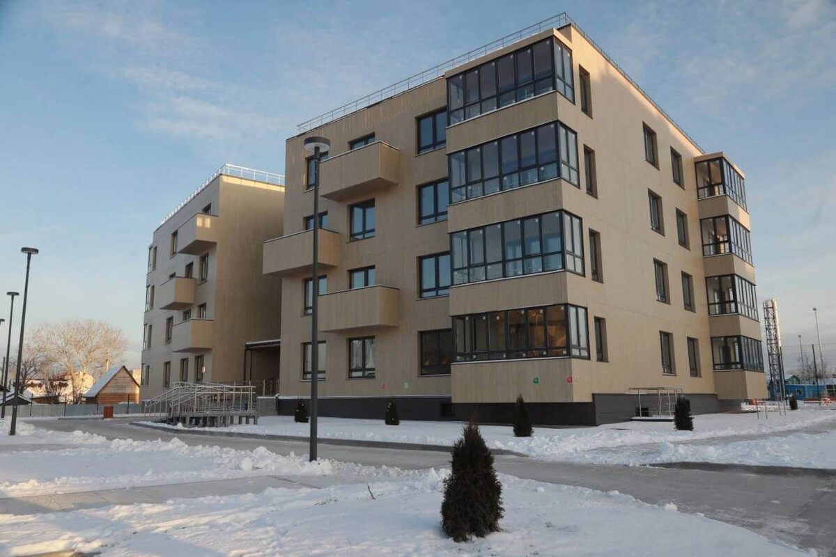 Деревянная многоэтажка жилого комплекса «Соколики» в городе Сокол Вологодской области. Фото: СамолётЪ