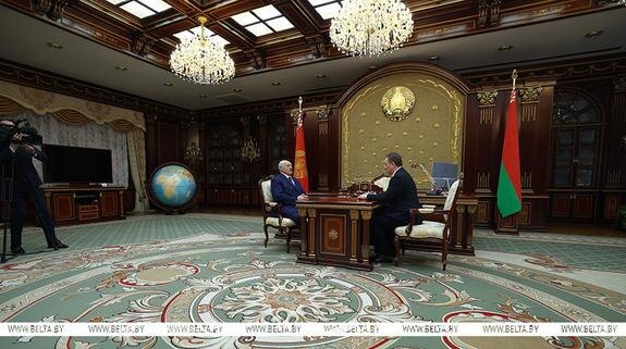    Президент Белоруссии А. Лукашенко и А. Турчин, фото: president.gov.by