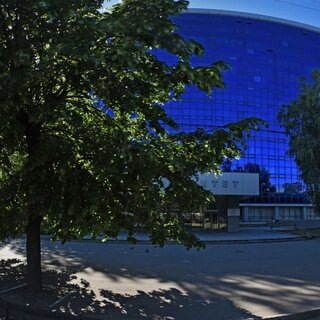 Кафедру теоретической физики Днепропетровского государственного университета (сейчас — Днепропетровский национальный университет имени Олеся Гончара) в разные периоды возглавляли несколько учёных.                                                                                         Борис Михайлович Финкельштейн
Первый заведующий кафедрой, профессор. Возглавлял кафедру в предвоенный период — до 1941 года. Один из организаторов Днепропетровского физико-технического института, его директор в 1932–1937 годах.  Под его руководством развивались такие направления, как теория электролитов, физическое металловедение, методы исследований твёрдых тел.                                  Олег Петрович Кирпичёв
Заведовал кафедрой с 1944 по 1967 год. В этот период на кафедре активно велись исследования в области квантовой теории поля и теории гравитации.                                                                              Под руководством Кирпичёва на кафедре началось систематическое преподавание теории элементарных частиц с позиций квантовой механики. В 1960-е годы была введена специализация по ядерной физике, создана лаборатория для исследования эффекта Мессбауэра.          В. С. Ваняшин
Возглавлял кафедру с 1967 по 1984 год. В этот период продолжались исследования в области квантовой теории поля, физики элементарных частиц, теории гравитации и их математических методов. В 1965 году В. С. Ваняшин совместно с М. В. Терентьевым провёл работу, которая заложила основу понимания природы сильного взаимодействия.                                          А. П. Ярошенко
В 1984 году кафедру перевели с физического на педагогический факультет с целью переориентации для потребностей средней школы. В это время её возглавлял доц. А. П. Ярошенко.