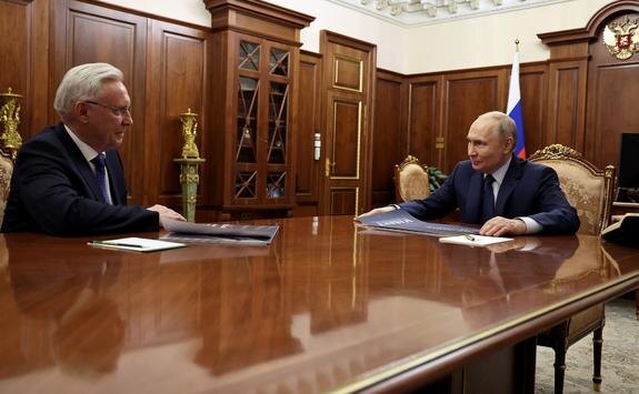    Встреча Владимира Путина с гендиректором ПАО «КамАЗ» Сергеем Когогиным. фото с сайта Кремля