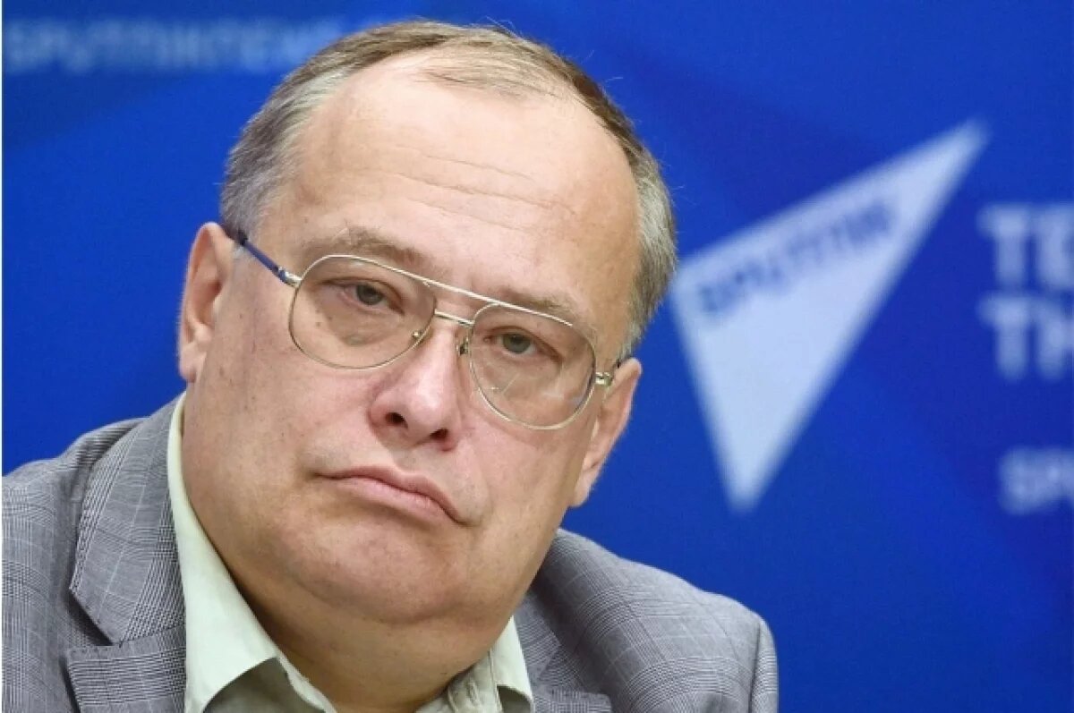    Политолог Межевич не исключил угроз от эстонских туристов возле Ивангорода