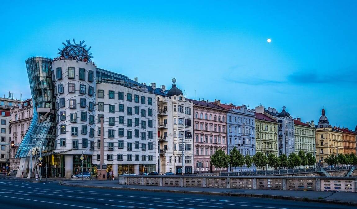 Танцующий дом (источник фото: prague.org)