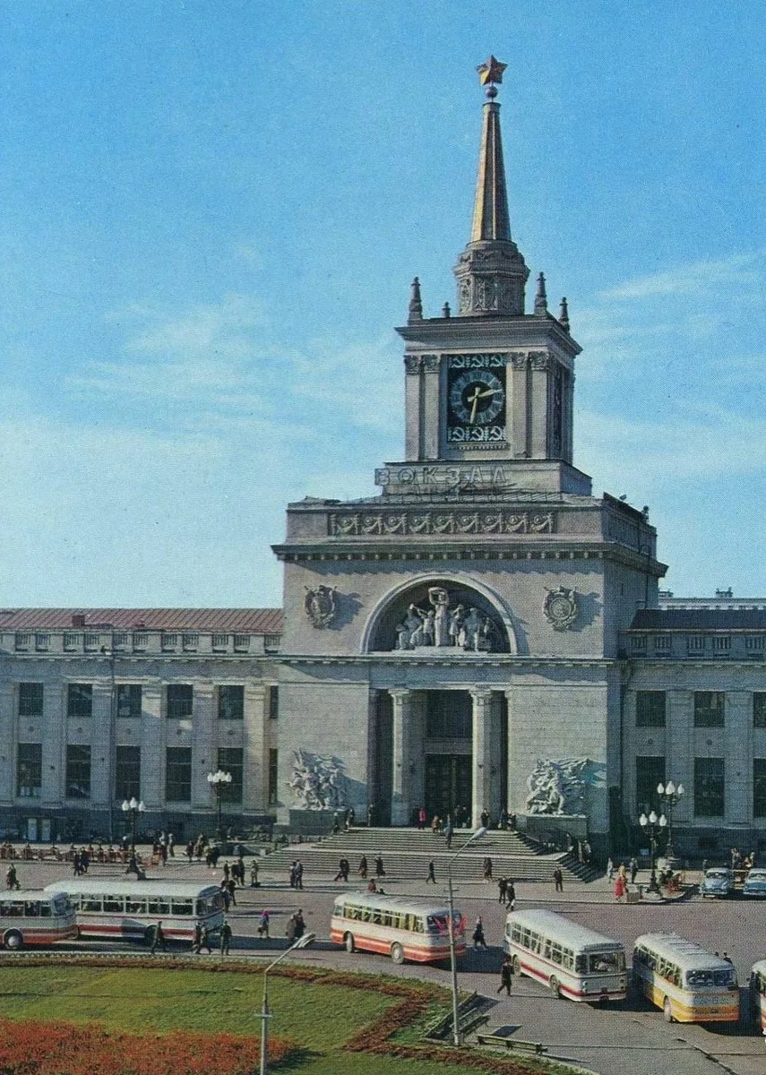 Железнодорожный вокзал, Волгоград, СССР, 1977 год