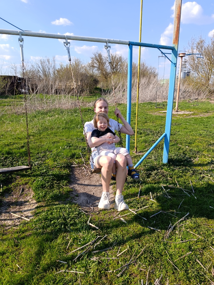 Старшая дочка) младший сынок) 