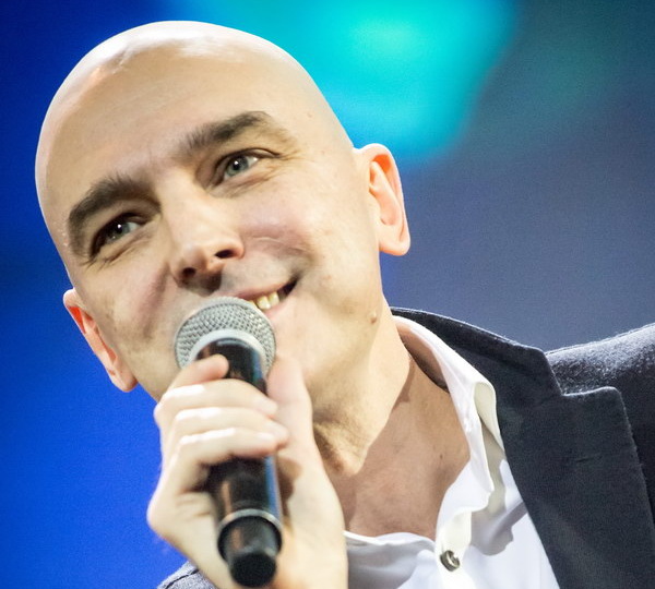 Андрей Державин, Алёна Апина и Вадим Казаченко исполнят «Хиты 80-90-2000-х»