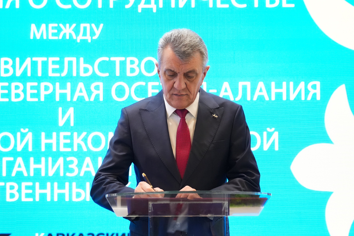 Подписание соглашения /Пресс-служба Администрации Главы РСО-Алания и Правительства РСО-Алания