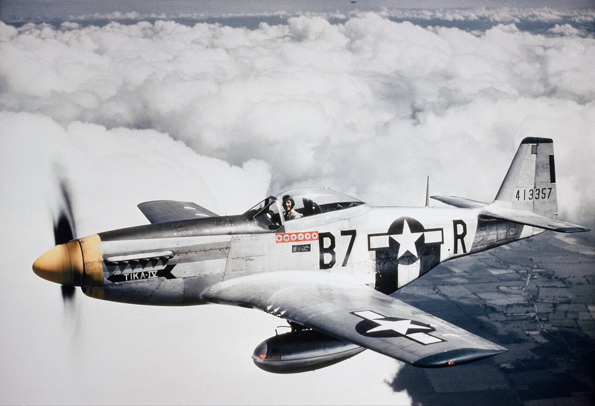 P-51 Mustang — американский одноместный истребитель дальнего радиуса действия периода Второй мировой войны