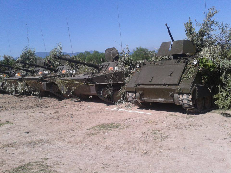 Бывшие враги в одном строю: ПТ-76Б и M113 на учениях вьетнамской армии. 